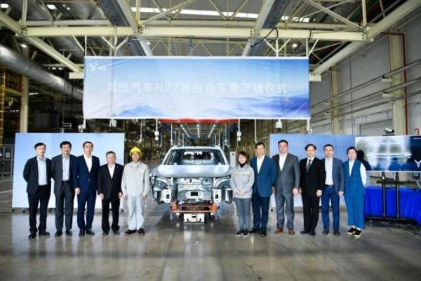 岚图汽车首款SUV白车身下线！