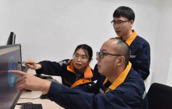 ARJ- 21飞机用外侧轮毂精密模锻件预锻试模成功！