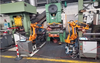 中一公司精锻生产线切边机自动化建设见成效！