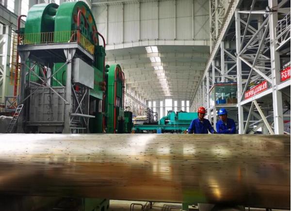 超高强度铝合金大口径厚壁无缝管材中钛青锻下线