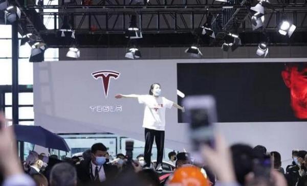 特斯拉深夜致歉：尽全力满足车主诉求，争取让车主满意