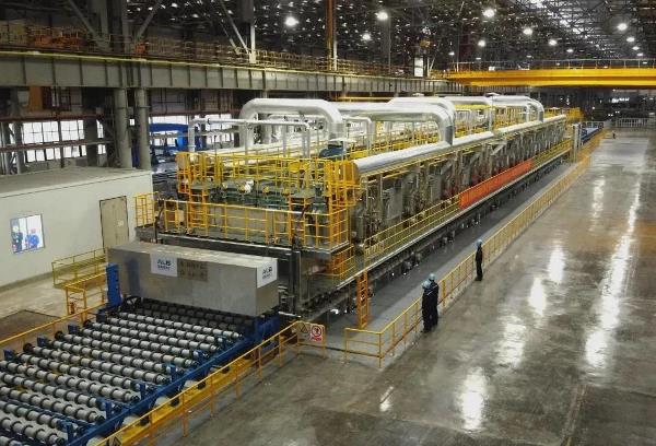 国产首套高端高精铝合金中厚板辊底炉点火热试车