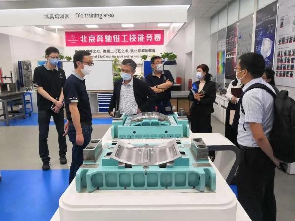 行则致极！探访星徽闪耀的北京奔驰