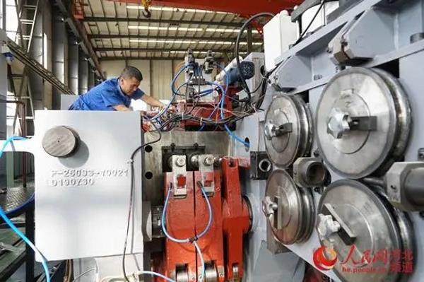 新型零件成形机试车成功！