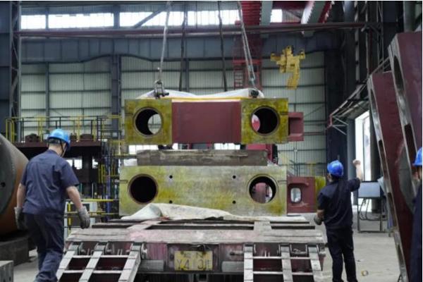 武汉重工5000T热模锻压机主体部分发货！
