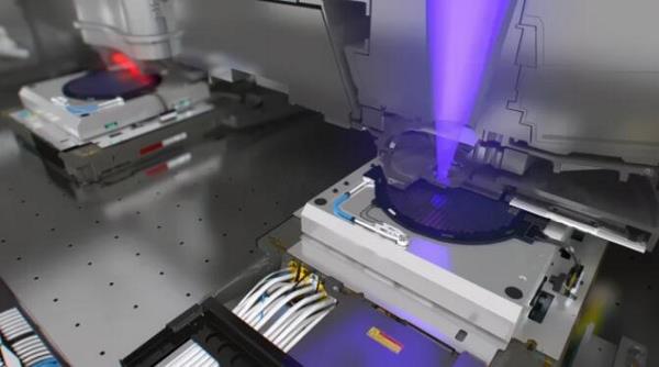 ASML研制新一代光刻机，耗资1.5亿美元包含10万个部件